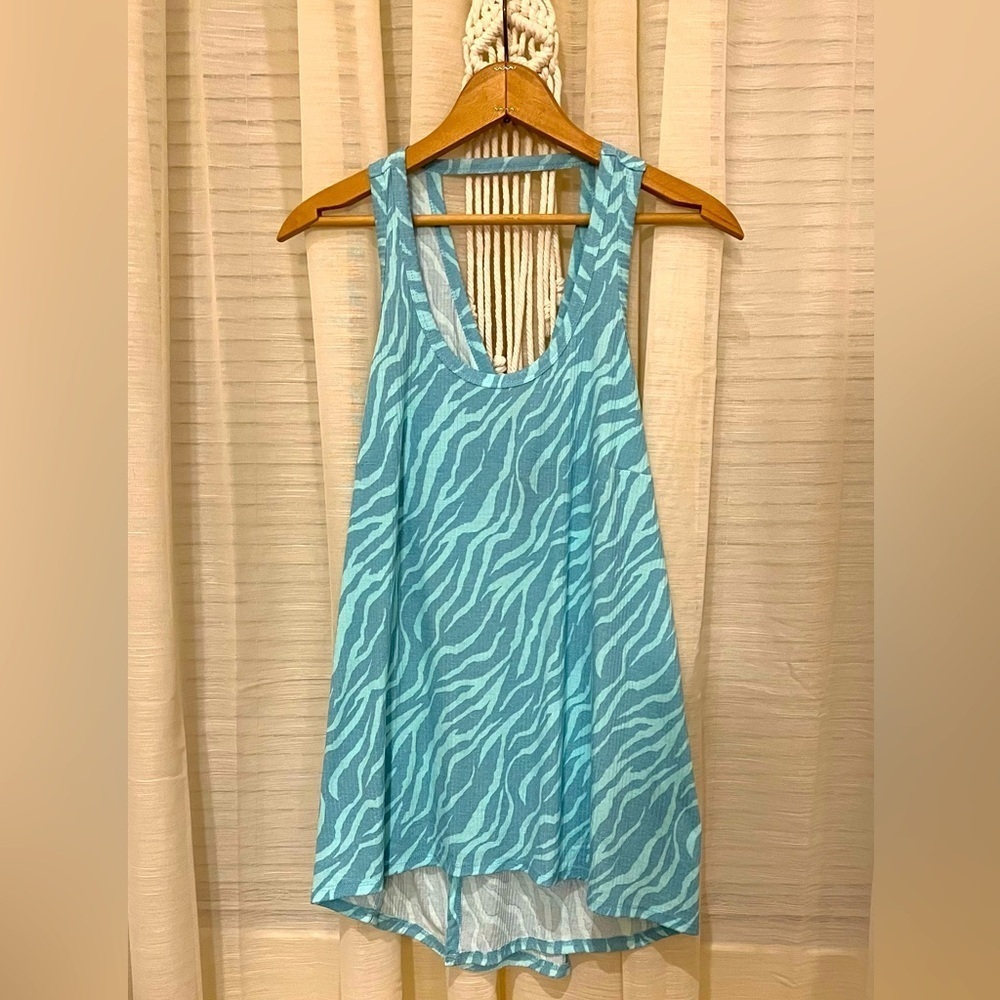 Lularoe Rise Triumphant Tank knot Top Size Medium Stripe Waves NWT
